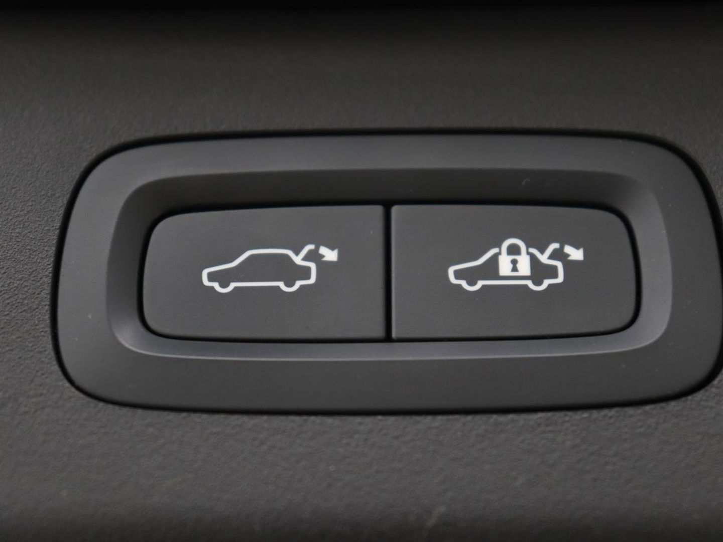 Lynk & Co 01 1.5 Plug In | Panoramadak | Infinity by Harman | Camera | Adaptive cruise | Stoelverwarming | Carplay | Memory | Full LED | PHEV