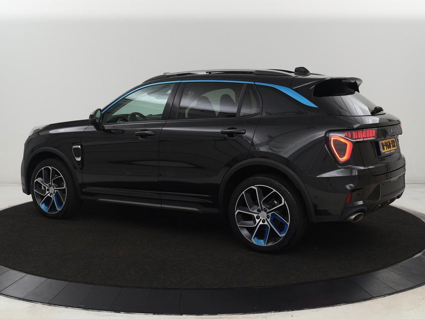 Lynk & Co 01 1.5 Plug In | Panoramadak | Infinity by Harman | Camera | Adaptive cruise | Stoelverwarming | Carplay | Memory | Full LED | PHEV