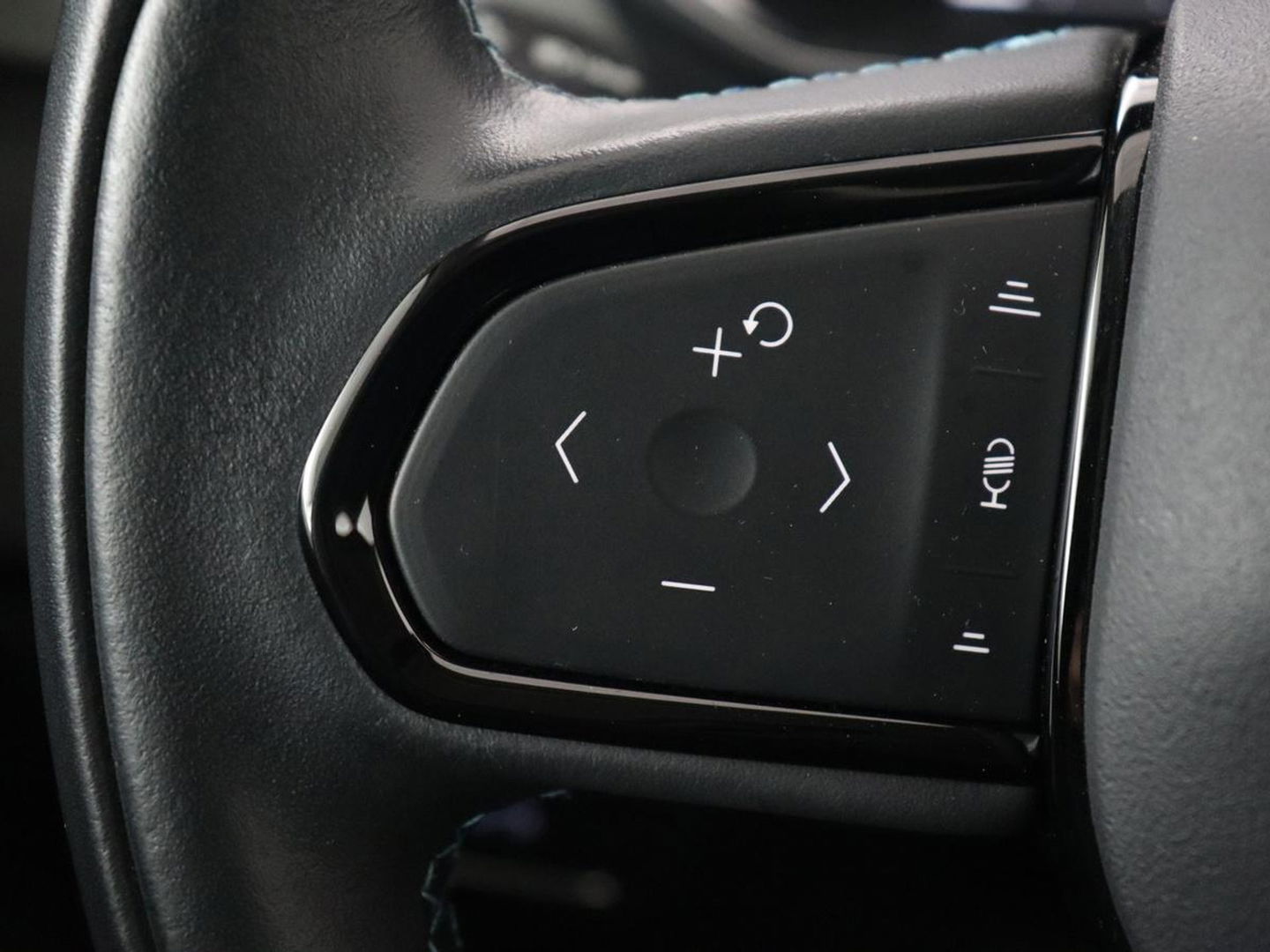 Lynk & Co 01 1.5 Plug In | Panoramadak | Infinity by Harman | Camera | Adaptive cruise | Stoelverwarming | Carplay | Memory | Full LED | PHEV