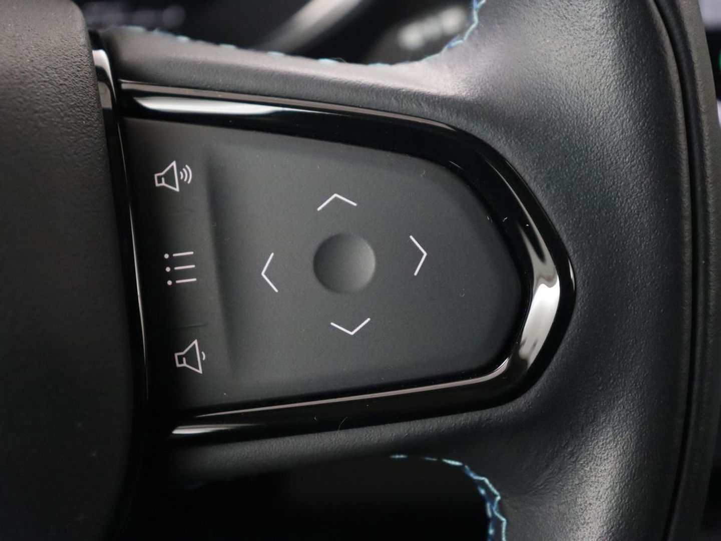 Lynk & Co 01 1.5 Plug In | Panoramadak | Infinity by Harman | Camera | Adaptive cruise | Stoelverwarming | Carplay | Memory | Full LED | PHEV