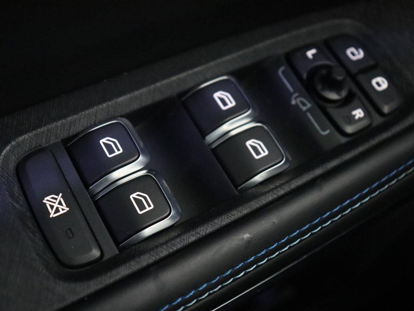 Lynk & Co 01 1.5 Plug In | Panoramadak | Infinity by Harman | Camera | Adaptive cruise | Stoelverwarming | Carplay | Memory | Full LED | PHEV