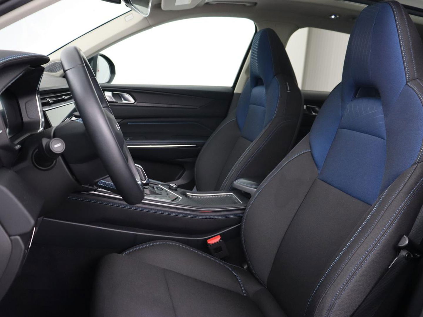 Lynk & Co 01 1.5 Plug In | Panoramadak | Infinity by Harman | Camera | Adaptive cruise | Stoelverwarming | Carplay | Memory | Full LED | PHEV