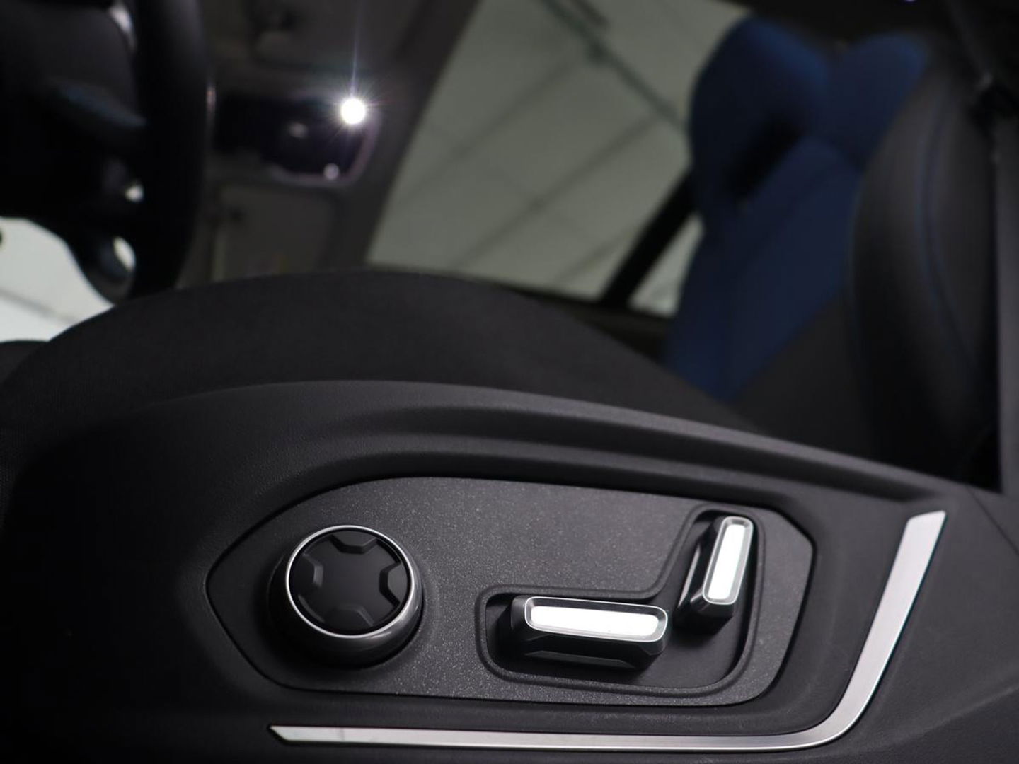 Lynk & Co 01 1.5 Plug In | Panoramadak | Infinity by Harman | Camera | Adaptive cruise | Stoelverwarming | Carplay | Memory | Full LED | PHEV