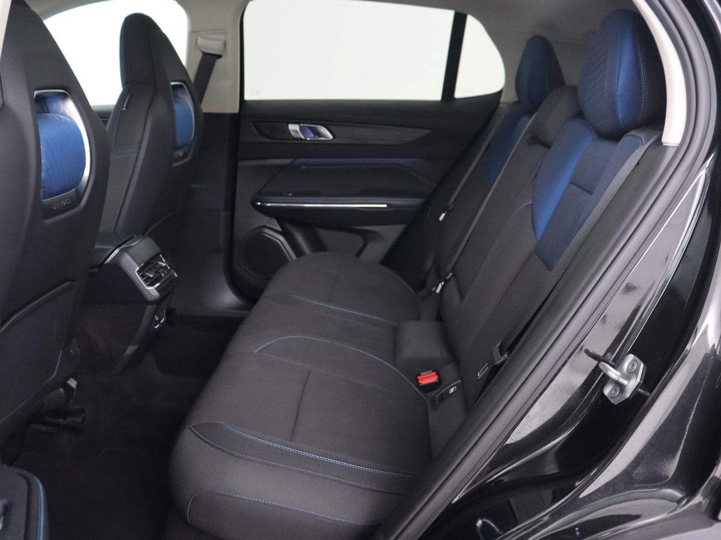 Lynk & Co 01 1.5 Plug In | Panoramadak | Infinity by Harman | Camera | Adaptive cruise | Stoelverwarming | Carplay | Memory | Full LED | PHEV