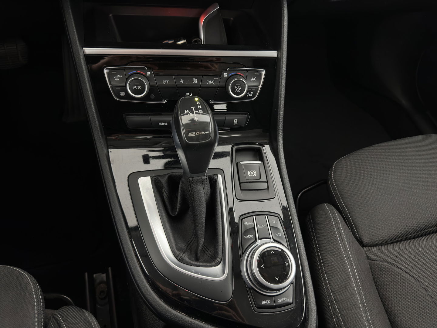 BMW 2 Serie Active Tourer 225xe iPerformance Centennial Executive Aut. *FULL-LED | SPORT-SEATS | NAVI-FULLMAP | KEYLESS | ECC | PDC | CRUISE | 17''ALU*