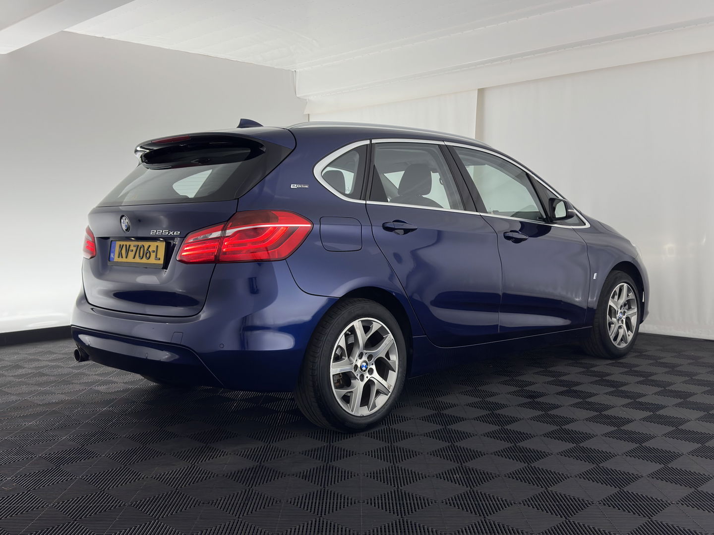 BMW 2 Serie Active Tourer 225xe iPerformance Centennial Executive Aut. *FULL-LED | SPORT-SEATS | NAVI-FULLMAP | KEYLESS | ECC | PDC | CRUISE | 17''ALU*