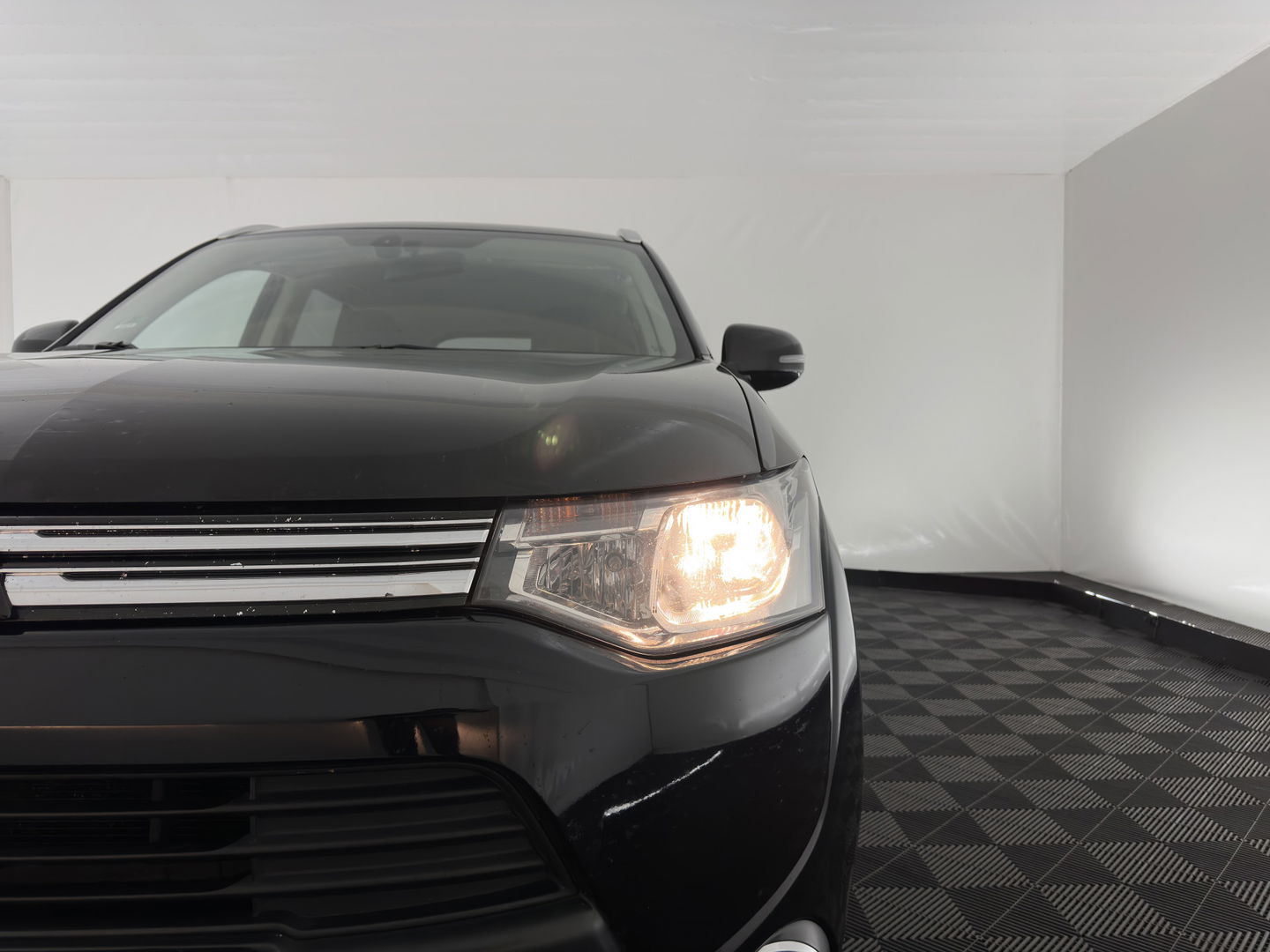 Mitsubishi Outlander 2.0 PHEV Business Edition X-Line (INCL-BTW) Aut. *LEATHER-FABRIC | NAVI-FULLMAP | KEYLESS | CAMERA | COMFORT-SEATS | ECC | CRUISE | PRIVACY-GLASS | SHIFT-PADDLES |  TOWBAR | 18''ALU*