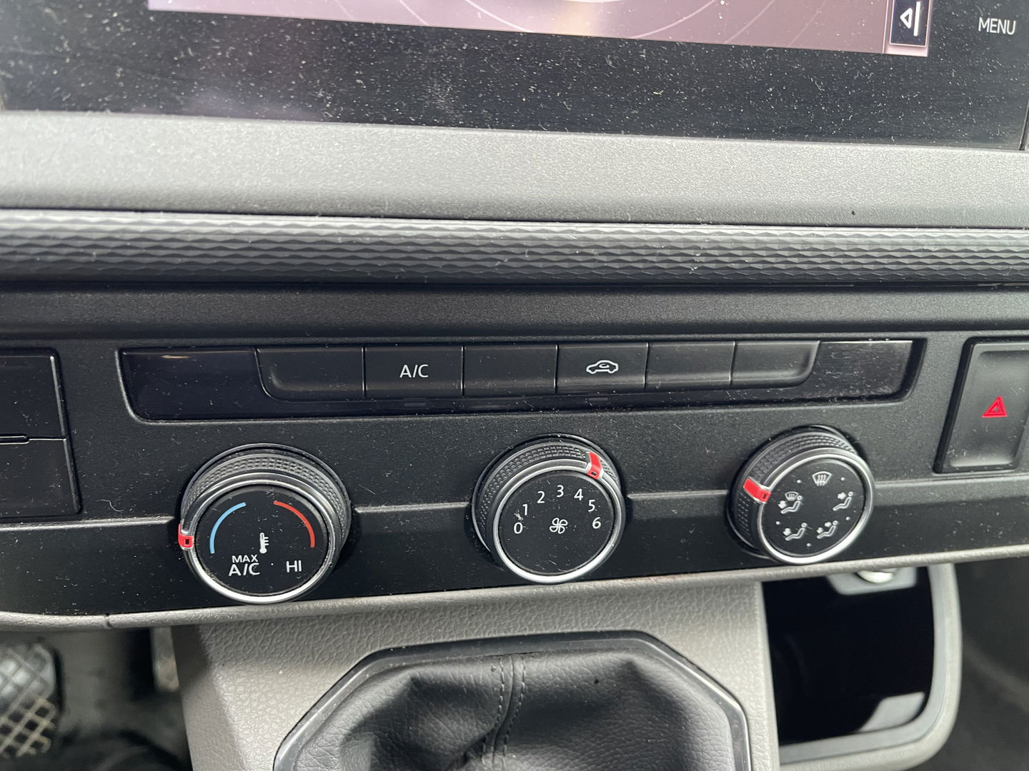 Volkswagen Transporter 2.0 TDI 150pk L2H1 30 DC 5 persoons Comfortline / vaste prijs rijklaar € 27.950 ex btw / / lease vanaf € / zwart metallic / nieuwe 20 inch velgen + banden / euro 6