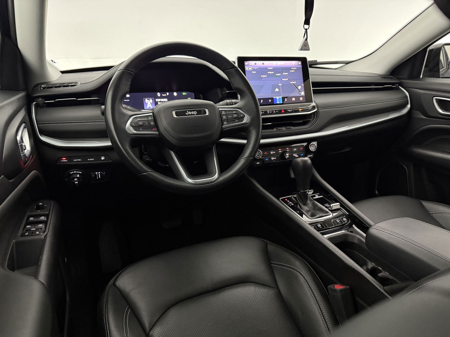 Jeep Compass 4xe 240PK Plug-in Hybrid Electric S | SOH 95% | Virtual | Camera | Verwarmd stuur/stoel | Carplay | Leder | Keyless