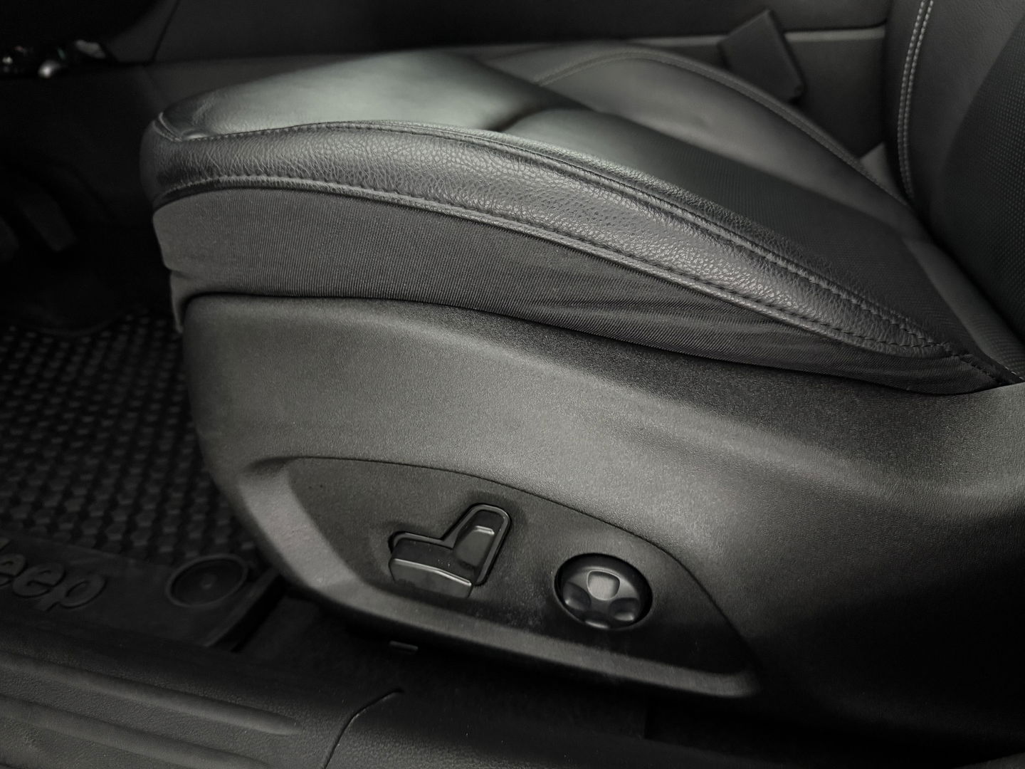 Jeep Compass 4xe 240PK Plug-in Hybrid Electric S | SOH 95% | Virtual | Camera | Verwarmd stuur/stoel | Carplay | Leder | Keyless