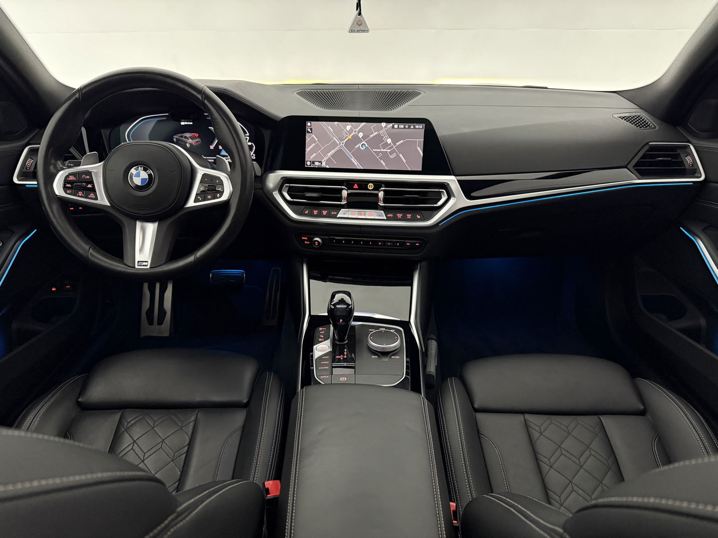 BMW 3-serie 330e eDrive 292PK M-Sport | SOH 90% | Pano | HuD | 360° | Sfeer | Virtual | Memory | Adap. Cruise | Carplay | Keyless | NAP