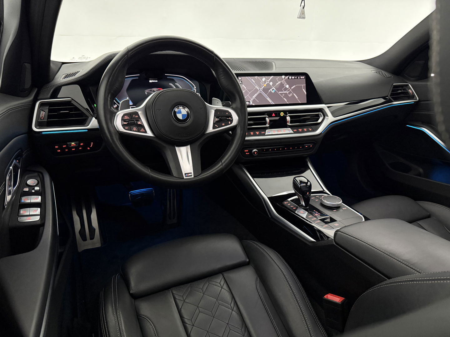 BMW 3-serie 330e eDrive 292PK M-Sport | SOH 90% | Pano | HuD | 360° | Sfeer | Virtual | Memory | Adap. Cruise | Carplay | Keyless | NAP