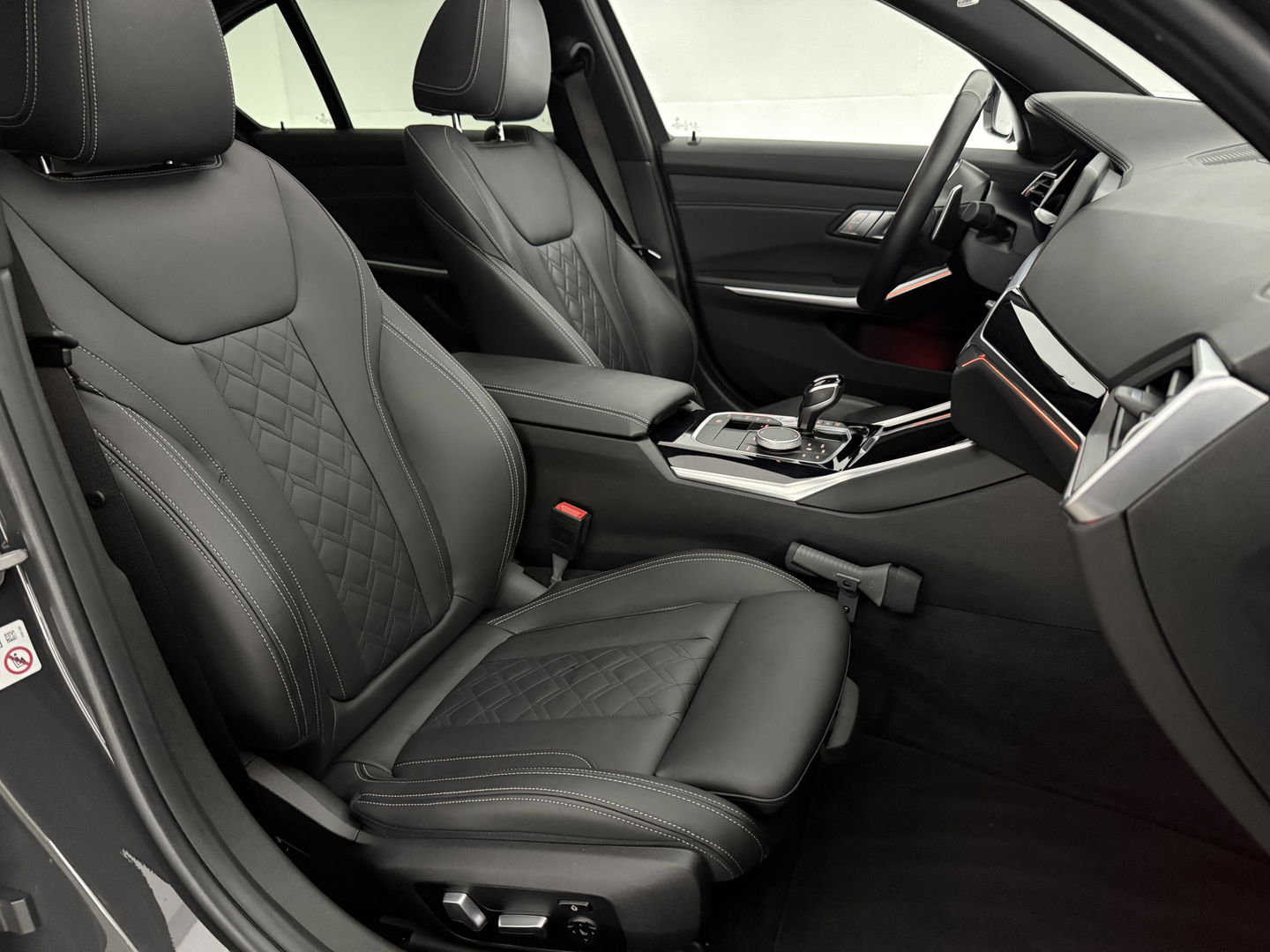 BMW 3-serie 330e eDrive 292PK M-Sport | SOH 90% | Pano | HuD | 360° | Sfeer | Virtual | Memory | Adap. Cruise | Carplay | Keyless | NAP