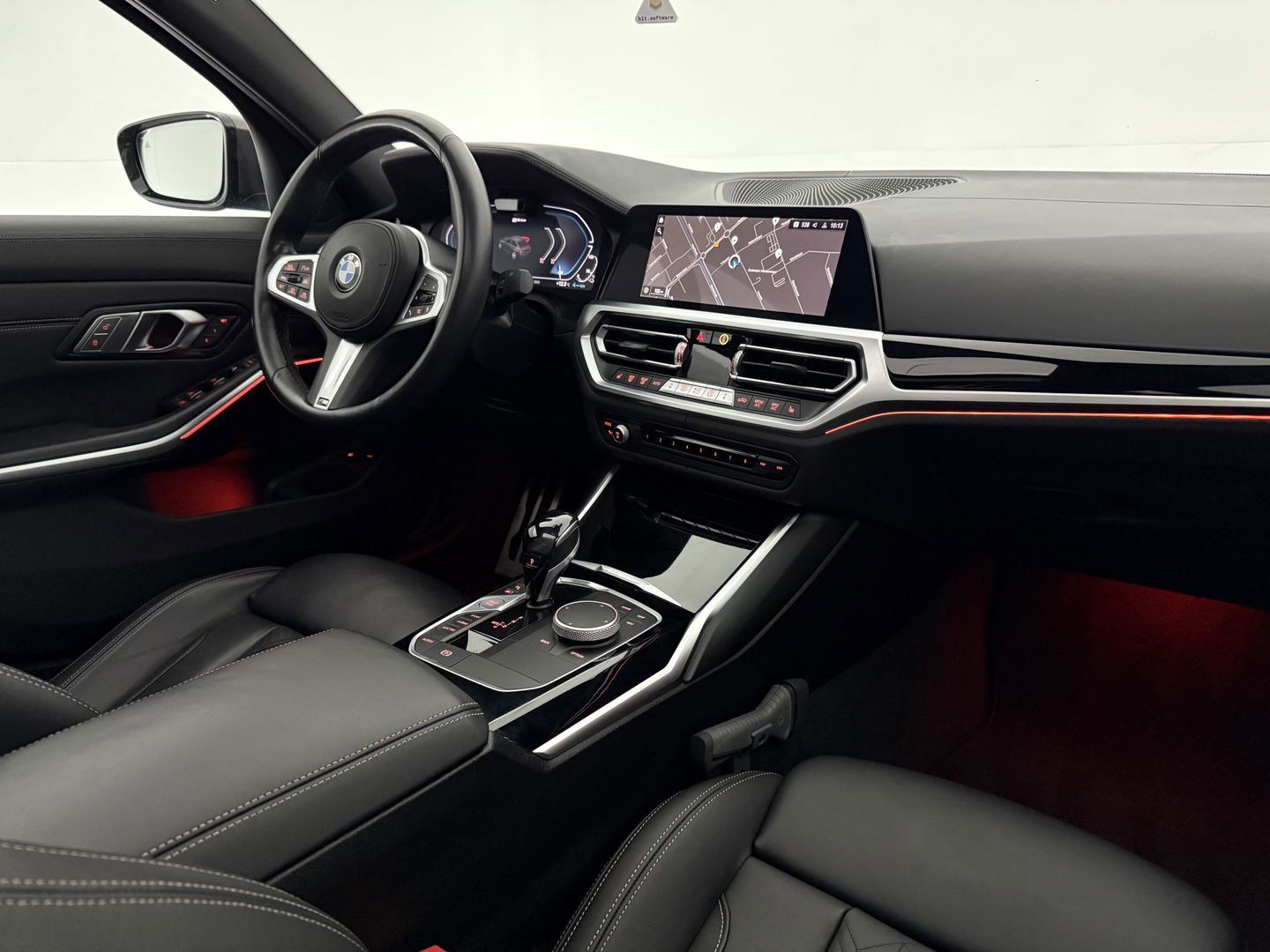 BMW 3-serie 330e eDrive 292PK M-Sport | SOH 90% | Pano | HuD | 360° | Sfeer | Virtual | Memory | Adap. Cruise | Carplay | Keyless | NAP