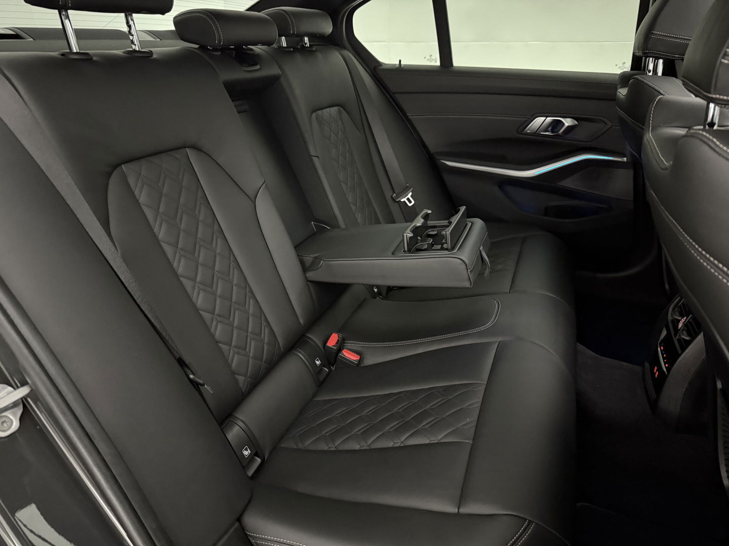 BMW 3-serie 330e eDrive 292PK M-Sport | SOH 90% | Pano | HuD | 360° | Sfeer | Virtual | Memory | Adap. Cruise | Carplay | Keyless | NAP