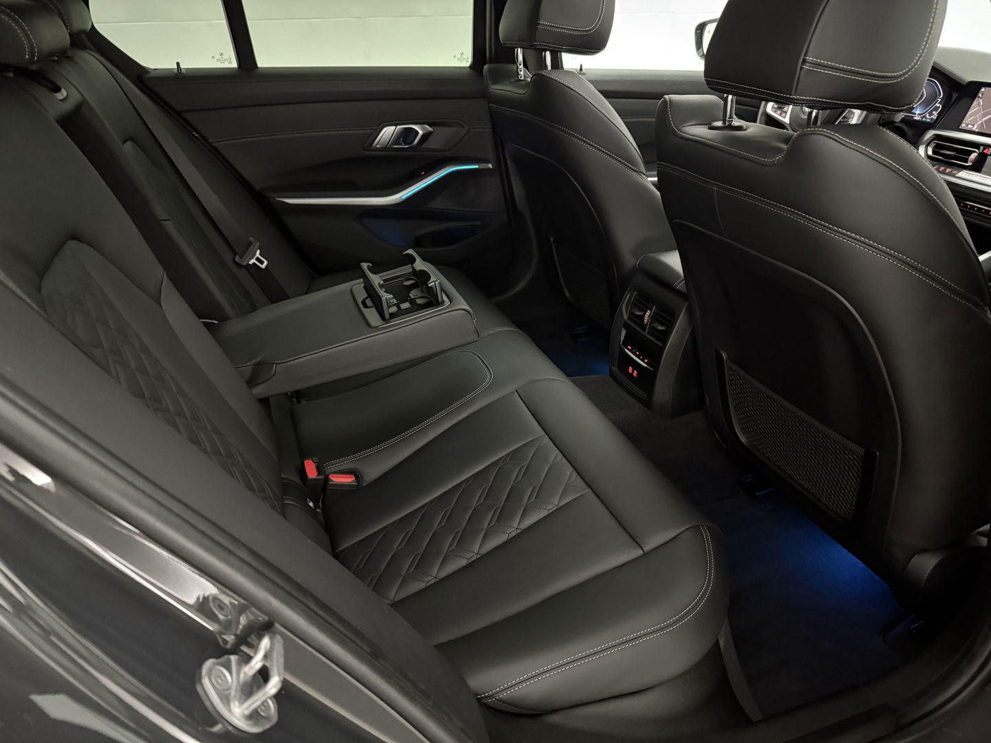 BMW 3-serie 330e eDrive 292PK M-Sport | SOH 90% | Pano | HuD | 360° | Sfeer | Virtual | Memory | Adap. Cruise | Carplay | Keyless | NAP