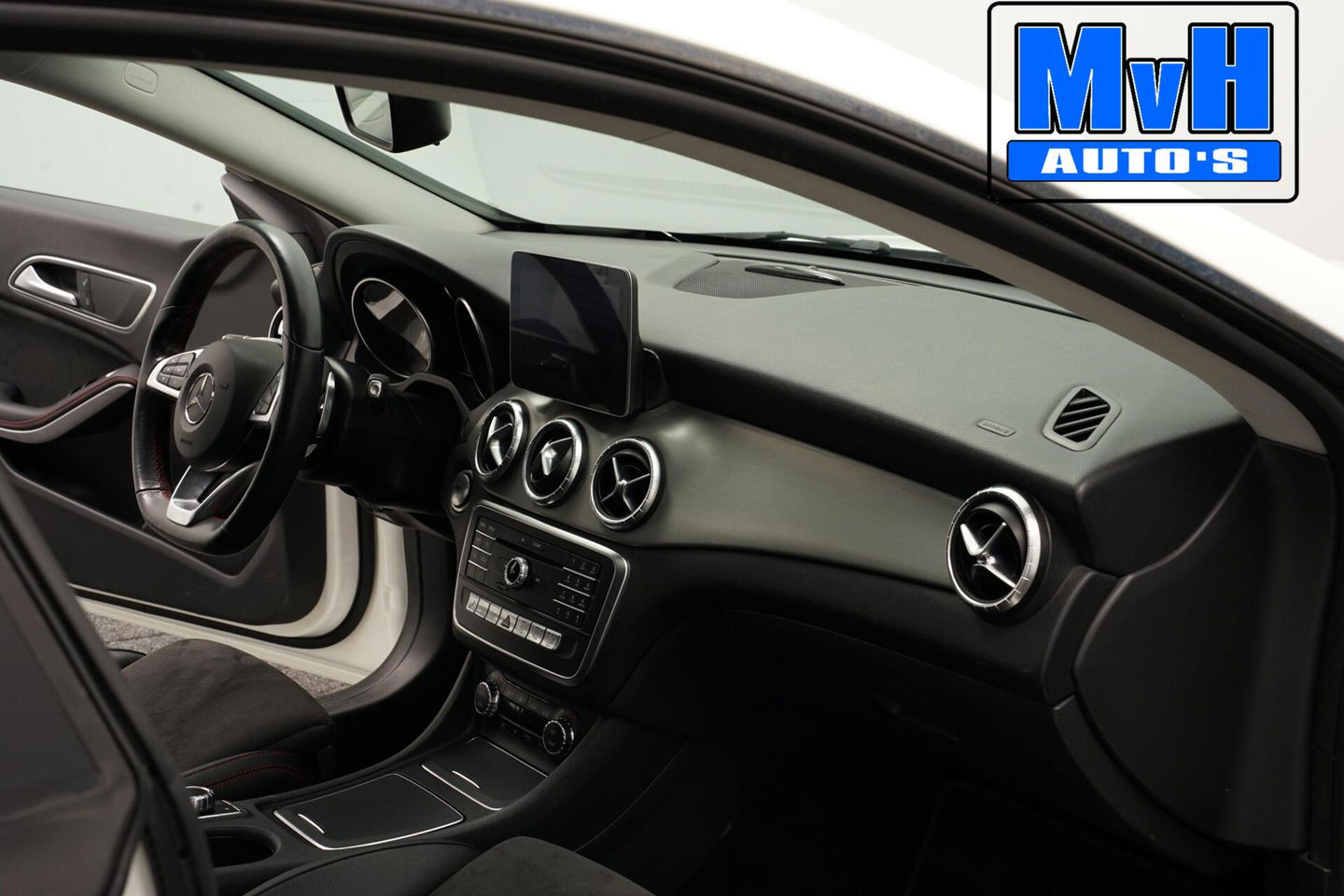 Mercedes-Benz CLA Shooting Brake 180 AMG|PANO|LED|TREKHAAK