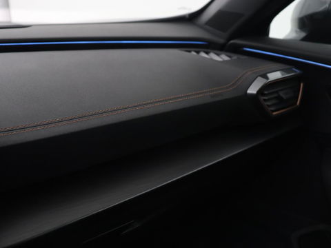 CUPRA Formentor 1.4 eHybrid VZ | 245pk | Stoelverwarming | Camera | Adaptive cruise | Sfeerverlichting | Navigatie | Keyless | 19'' | Stuurverwarming | Full LED | Sportstoelen | PHEV | Plug In