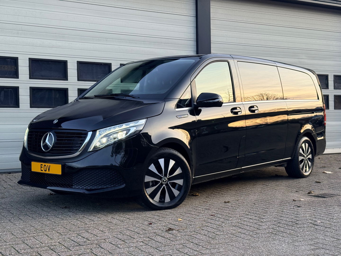 Mercedes-Benz EQV 300 90kWh SoH 95,5 % L3 Extra Lang - 8 Zits - Leder - elc. Schuif
