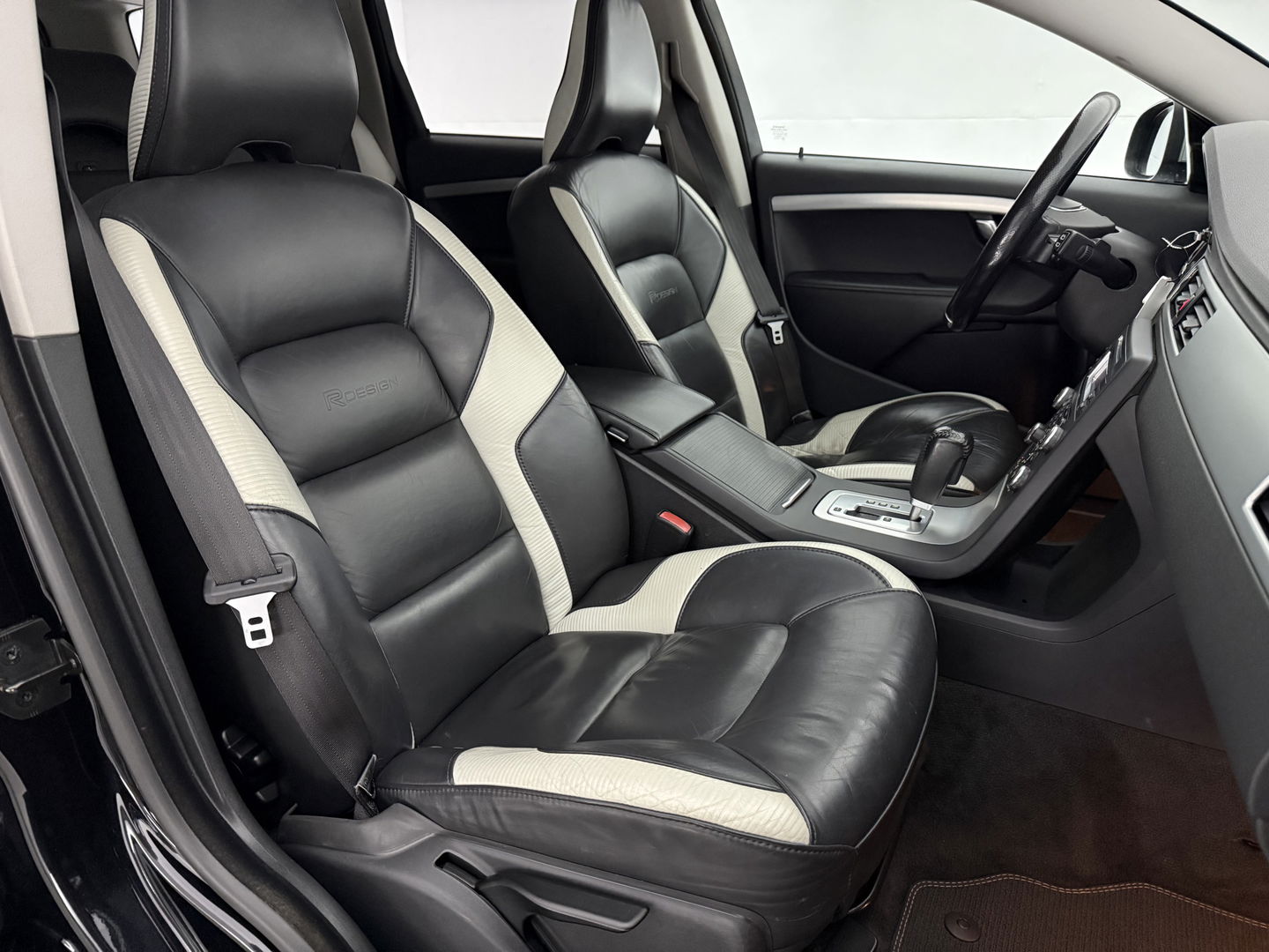 Volvo V70 2.0T R-Desgin 200PK | Cruise | Clima | Trekh. | Stoelverw. | Navi | Parkeersens. | NAP