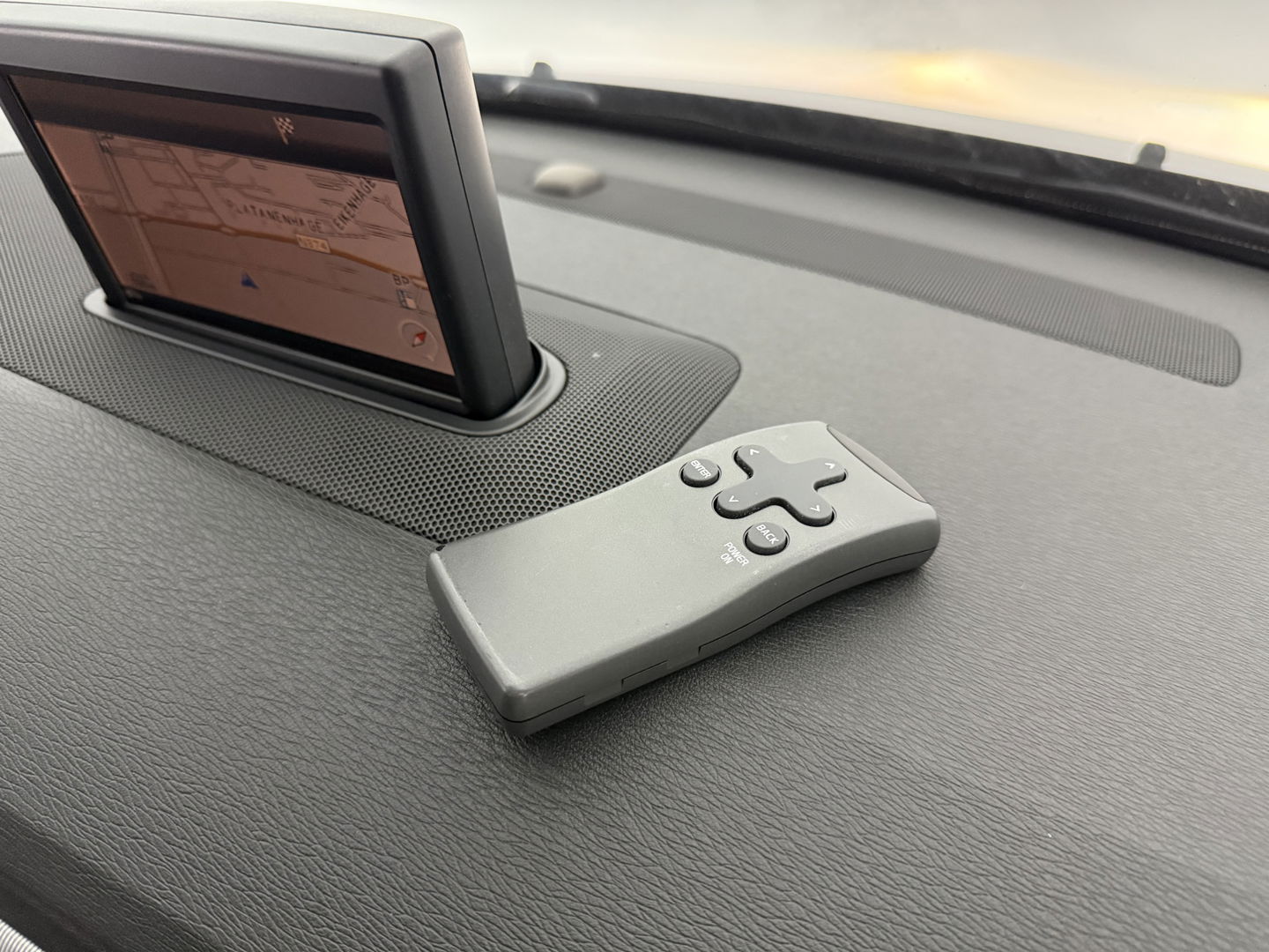 Volvo V70 2.0T R-Desgin 200PK | Cruise | Clima | Trekh. | Stoelverw. | Navi | Parkeersens. | NAP