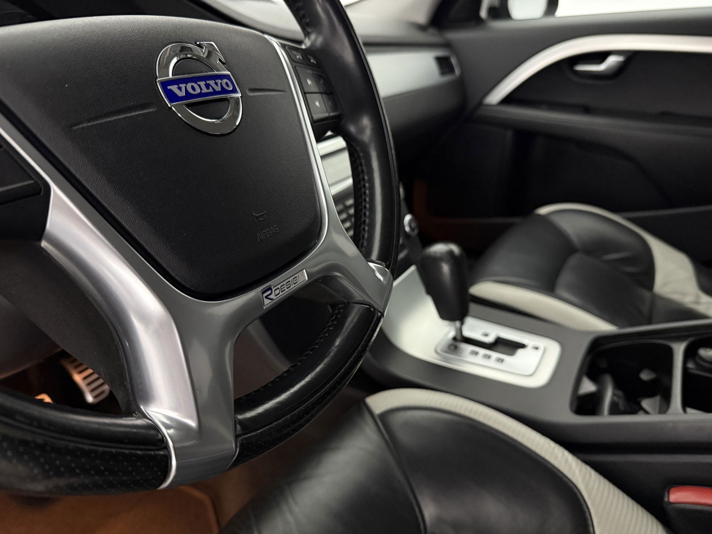 Volvo V70 2.0T R-Desgin 200PK | Cruise | Clima | Trekh. | Stoelverw. | Navi | Parkeersens. | NAP