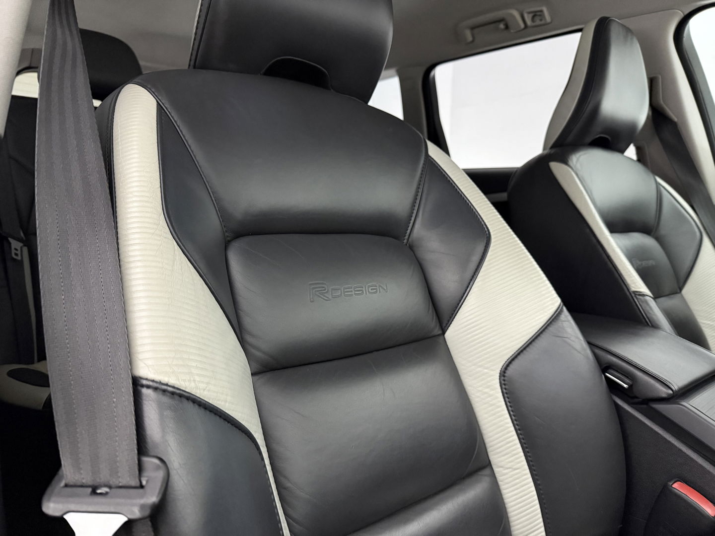 Volvo V70 2.0T R-Desgin 200PK | Cruise | Clima | Trekh. | Stoelverw. | Navi | Parkeersens. | NAP