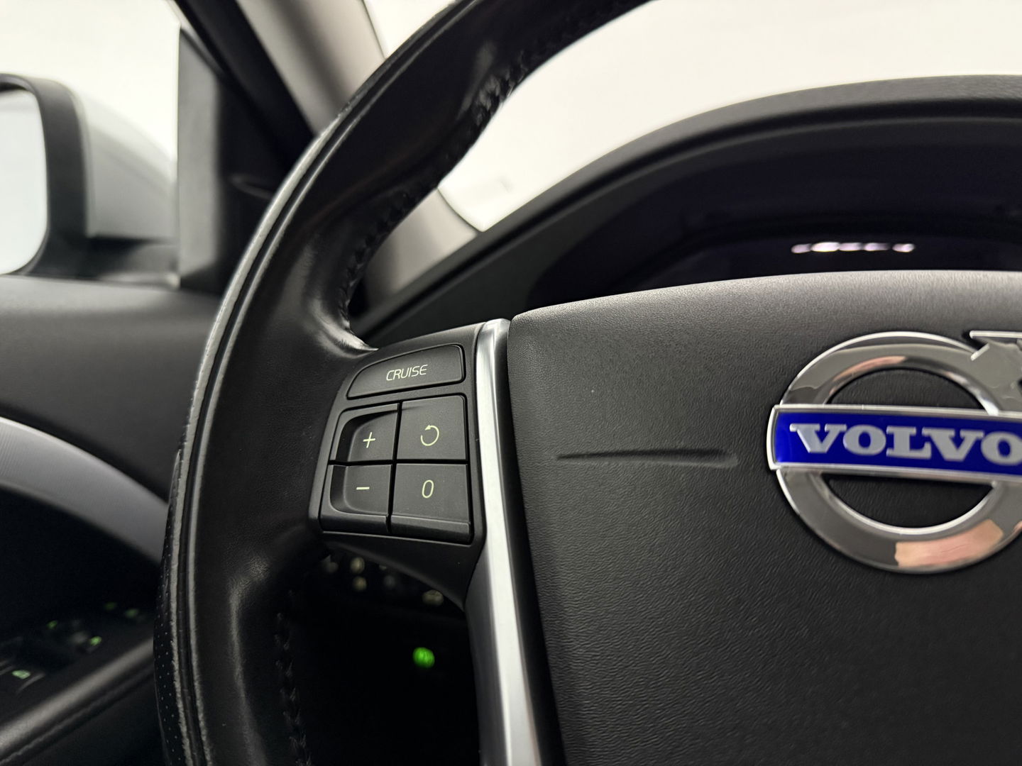 Volvo V70 2.0T R-Desgin 200PK | Cruise | Clima | Trekh. | Stoelverw. | Navi | Parkeersens. | NAP