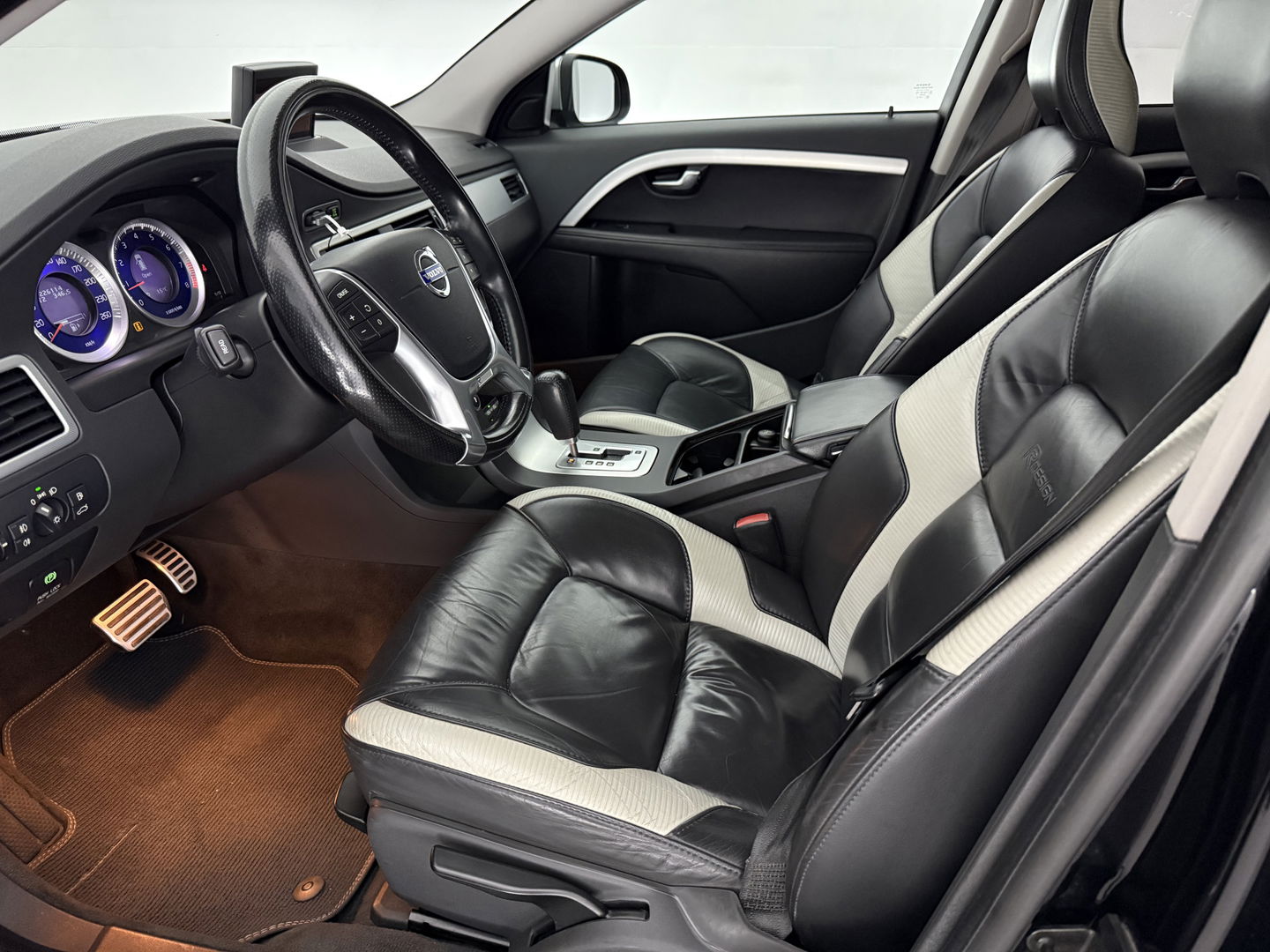 Volvo V70 2.0T R-Desgin 200PK | Cruise | Clima | Trekh. | Stoelverw. | Navi | Parkeersens. | NAP