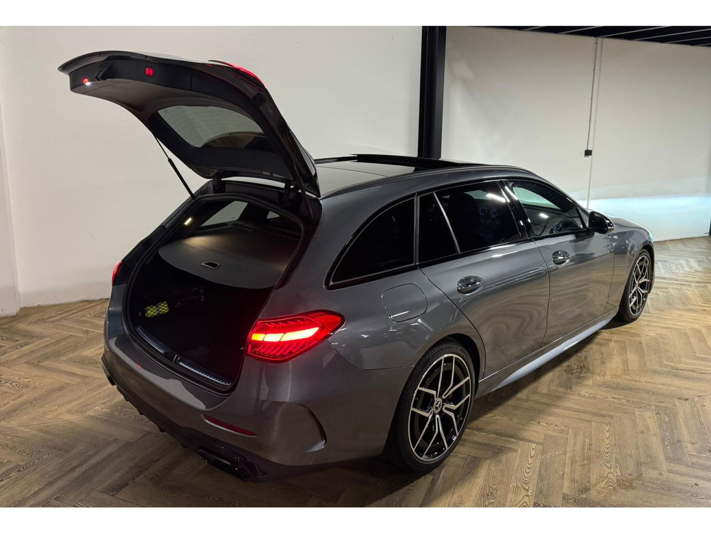 Mercedes-Benz C-Klasse 220 d 4MATIC AMG Mild Hybride PANO KEYLESS