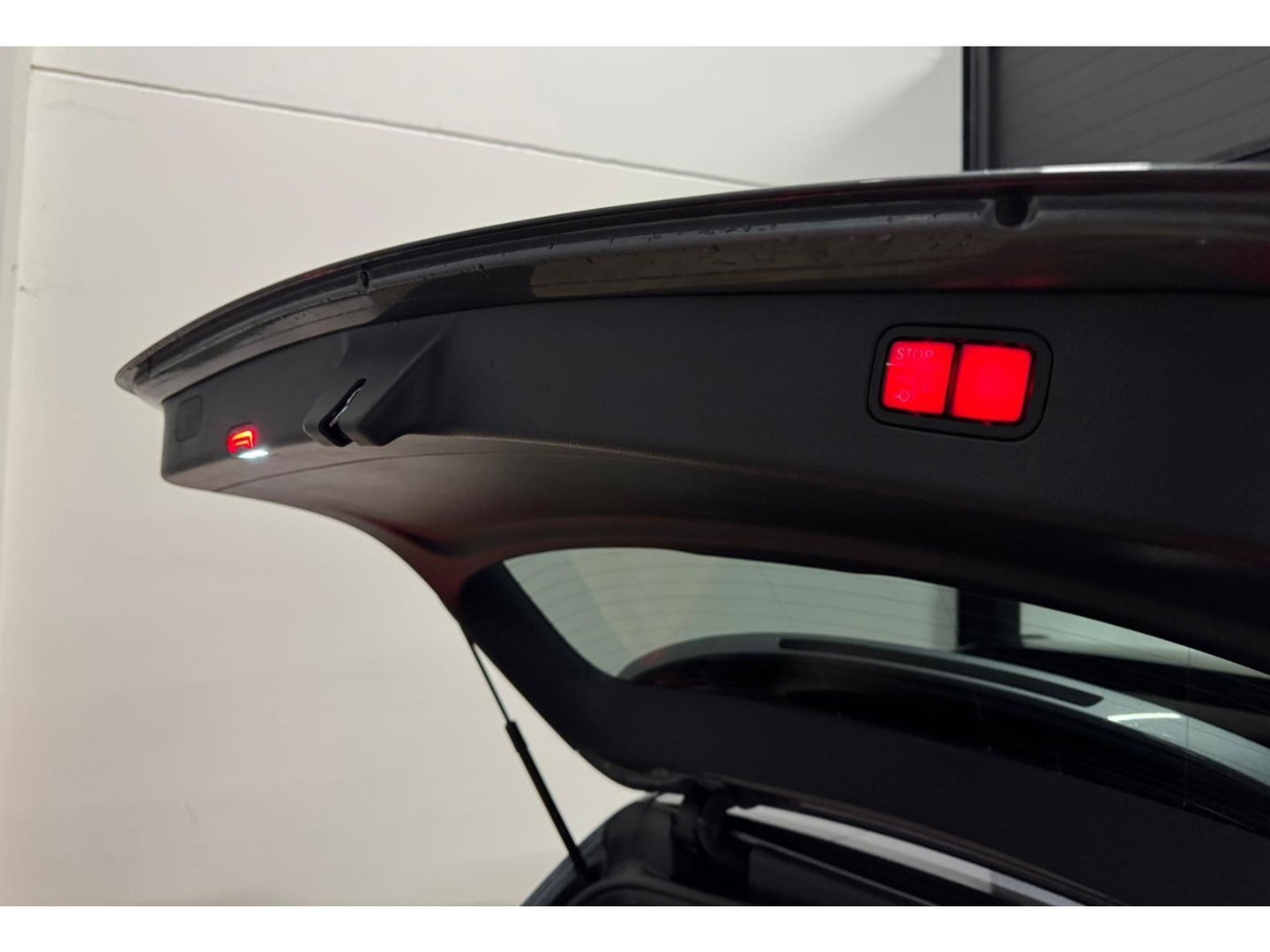 Mercedes-Benz C-Klasse 220 d 4MATIC AMG Mild Hybride PANO KEYLESS