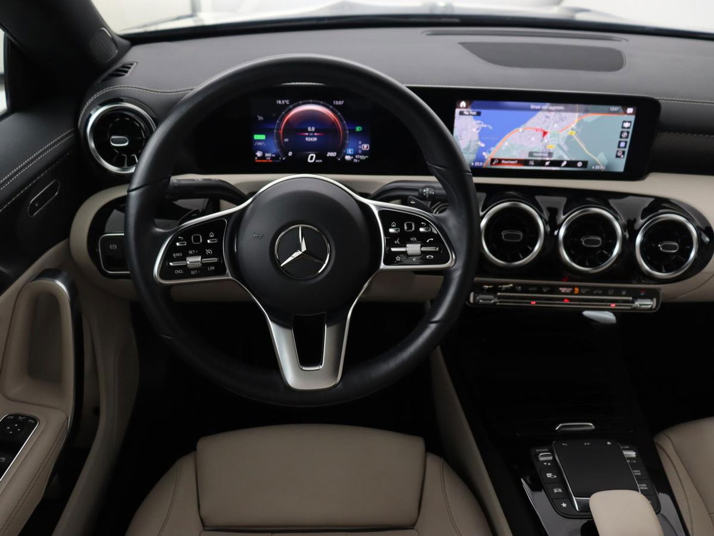Mercedes-Benz CLA-Klasse 250e Luxury Line | Leder | Trekhaak | Carplay | Stoelverwarming | Widescreen | Camera | Stuurverwarming | Navigatie | Park Assist | Cruise control | PHEV | Plug In