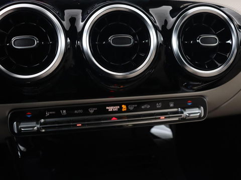 Mercedes-Benz CLA-Klasse 250e Luxury Line | Leder | Trekhaak | Carplay | Stoelverwarming | Widescreen | Camera | Stuurverwarming | Navigatie | Park Assist | Cruise control | PHEV | Plug In