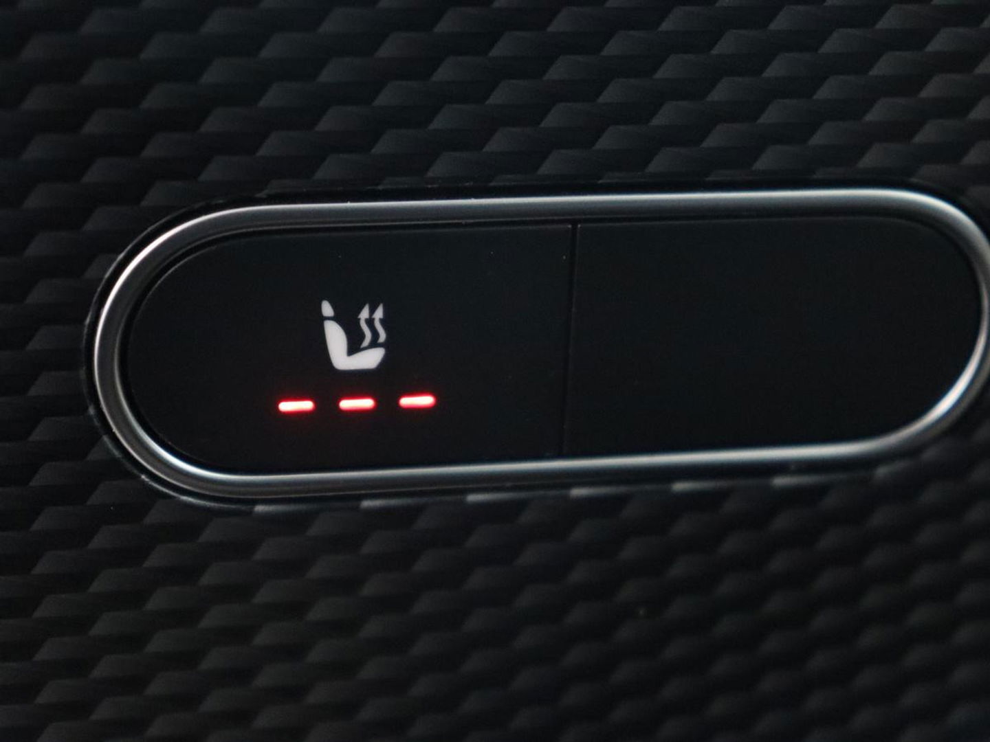 Mercedes-Benz CLA-Klasse 250e Luxury Line | Leder | Trekhaak | Carplay | Stoelverwarming | Widescreen | Camera | Stuurverwarming | Navigatie | Park Assist | Cruise control | PHEV | Plug In