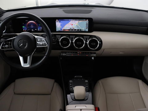 Mercedes-Benz CLA-Klasse 250e Luxury Line | Leder | Trekhaak | Carplay | Stoelverwarming | Widescreen | Camera | Stuurverwarming | Navigatie | Park Assist | Cruise control | PHEV | Plug In
