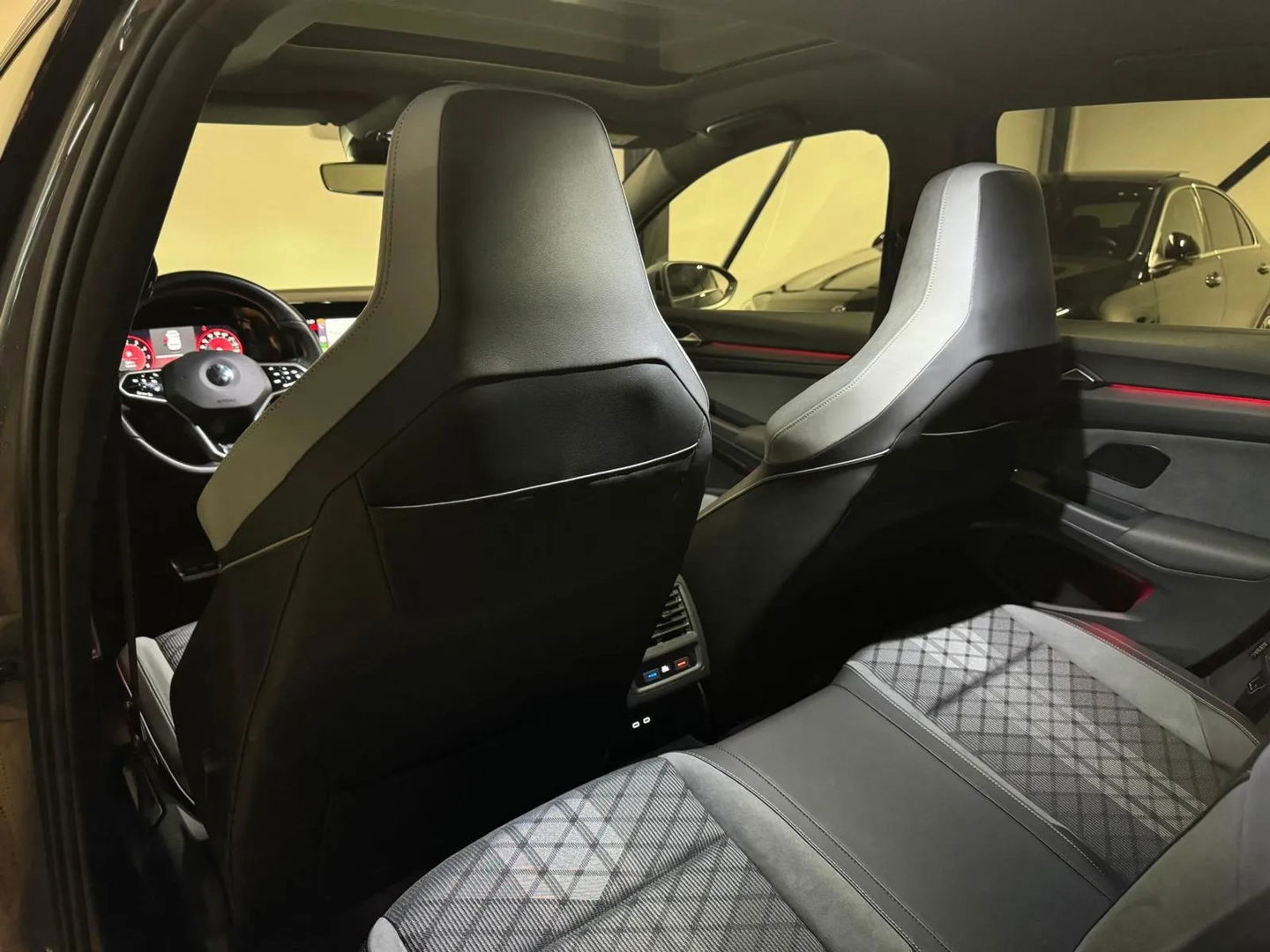 Volkswagen Golf 1.5 eTSI R-Line