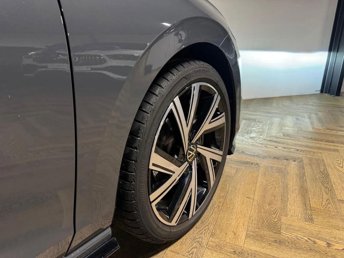 Volkswagen Golf 1.5 eTSI R-Line