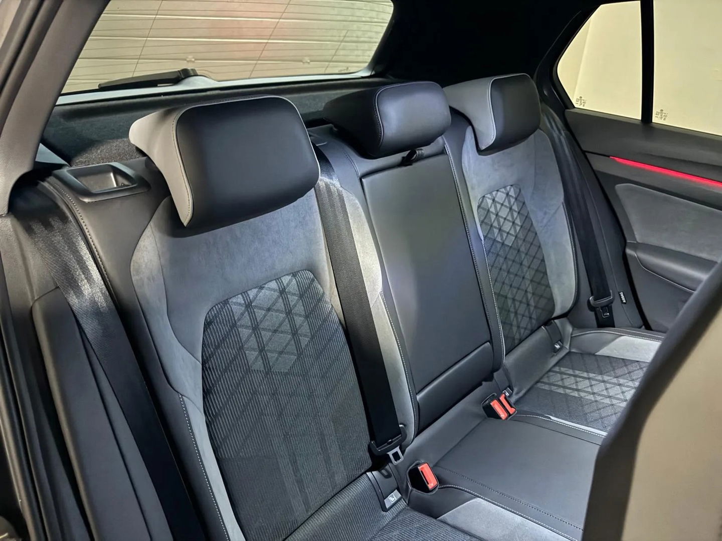 Volkswagen Golf 1.5 eTSI R-Line