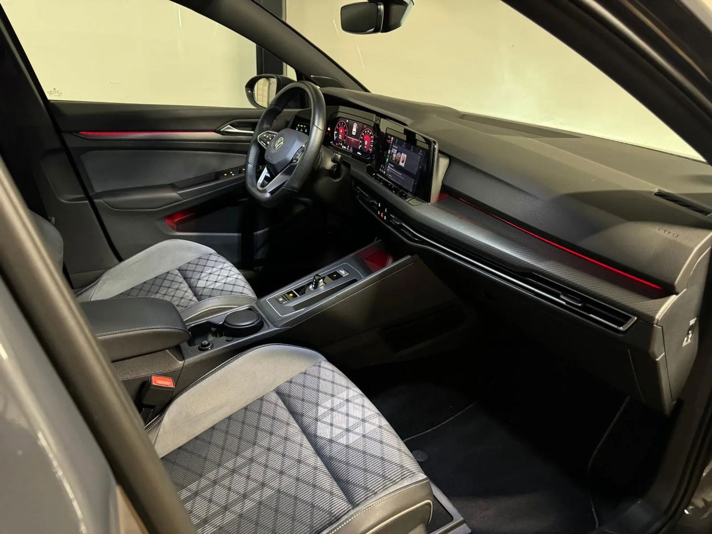 Volkswagen Golf 1.5 eTSI R-Line