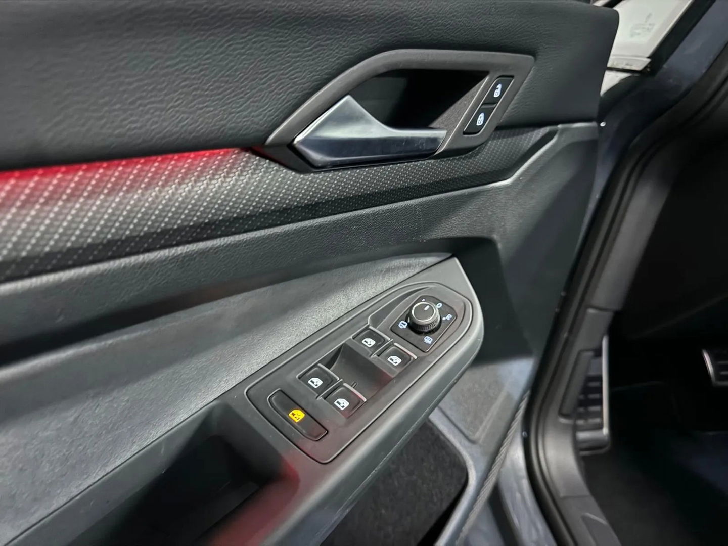 Volkswagen Golf 1.5 eTSI R-Line