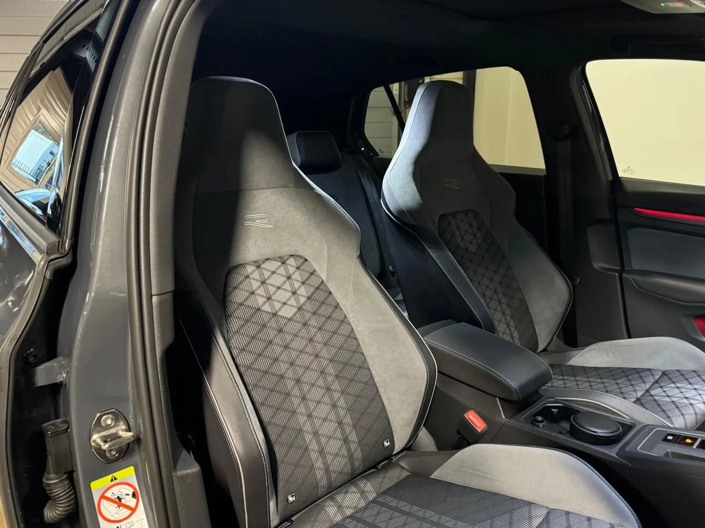 Volkswagen Golf 1.5 eTSI R-Line