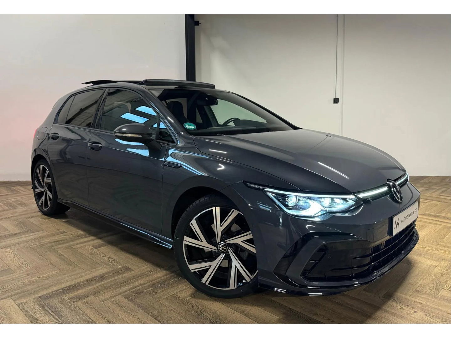 Volkswagen Golf 1.5 eTSI R-Line