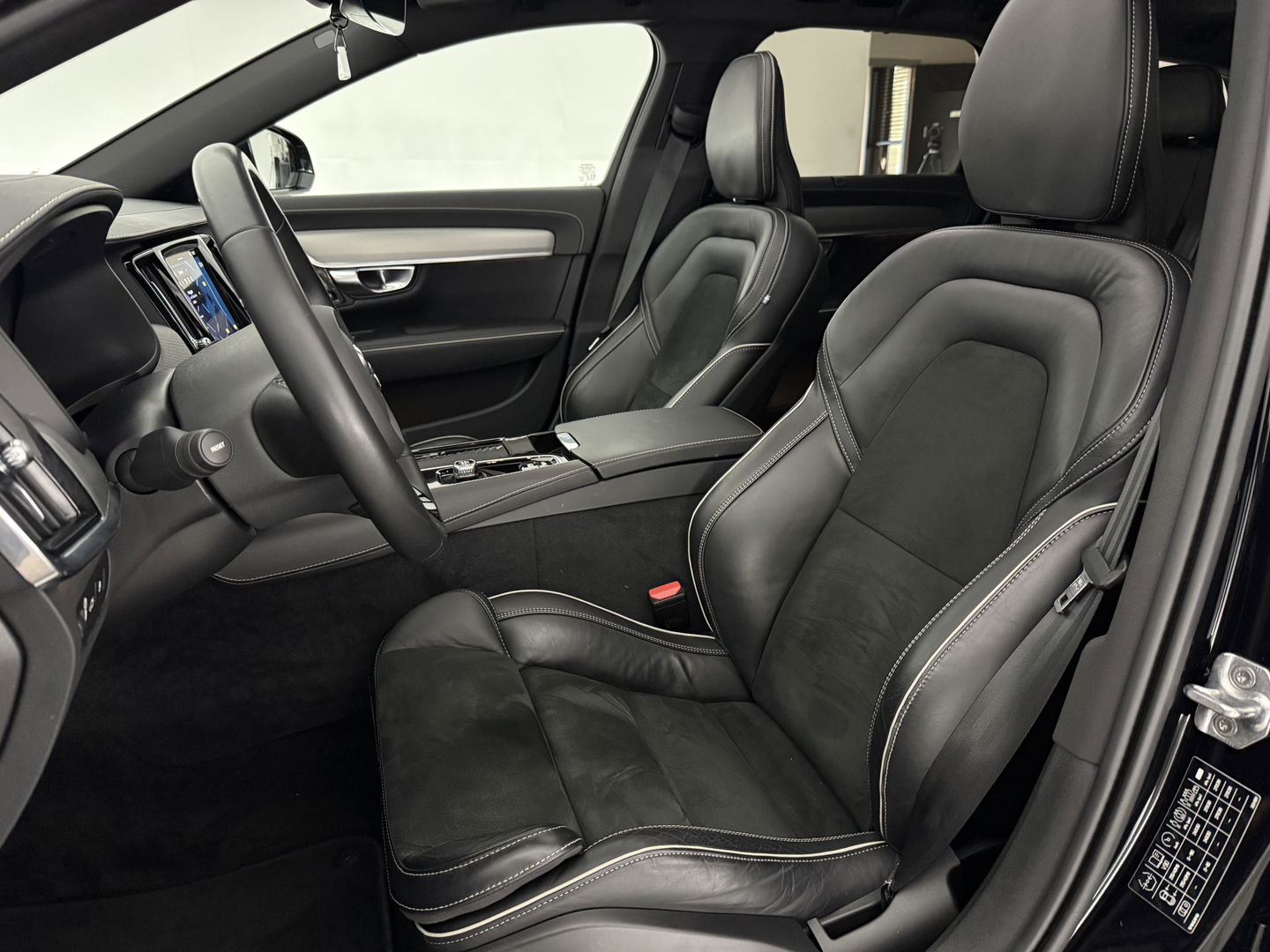 Volvo V90 2.0 T6 AWD 340PK R-Design | SOH 91% | Pano | H/K | Virtual | Trekh. | Memory | Stuur/Stoelverw. | Carplay | Camera | Keyless | NAP