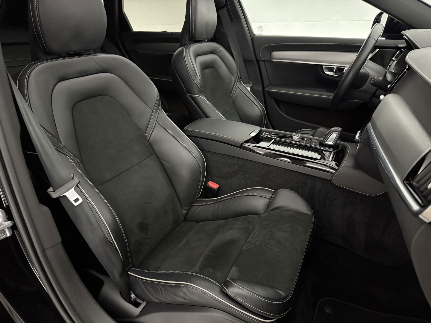 Volvo V90 2.0 T6 AWD 340PK R-Design | SOH 91% | Pano | H/K | Virtual | Trekh. | Memory | Stuur/Stoelverw. | Carplay | Camera | Keyless | NAP