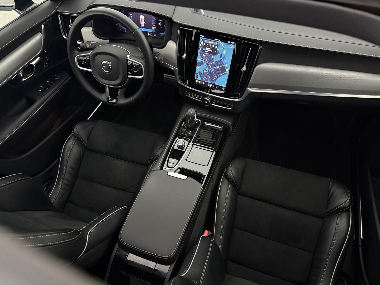 Volvo V90 2.0 T6 AWD 340PK R-Design | SOH 91% | Pano | H/K | Virtual | Trekh. | Memory | Stuur/Stoelverw. | Carplay | Camera | Keyless | NAP