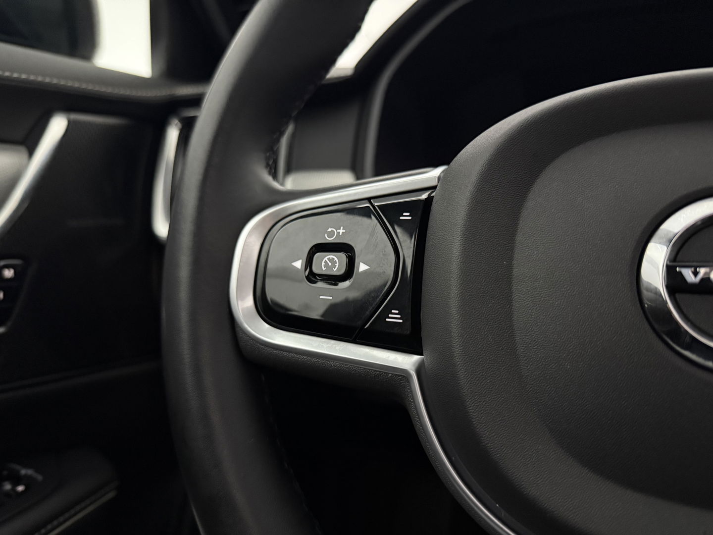 Volvo V90 2.0 T6 AWD 340PK R-Design | SOH 91% | Pano | H/K | Virtual | Trekh. | Memory | Stuur/Stoelverw. | Carplay | Camera | Keyless | NAP