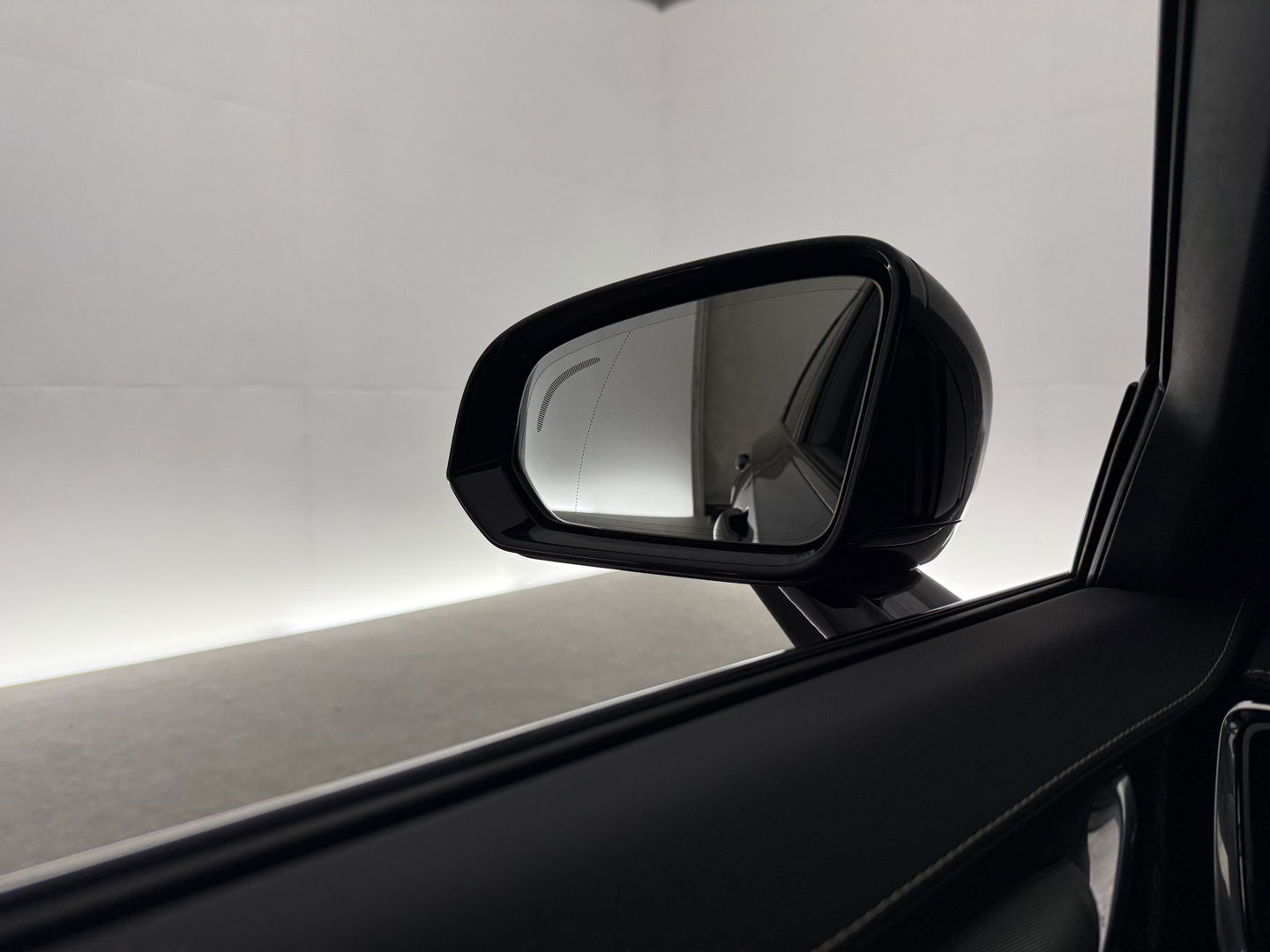 Volvo V90 2.0 T6 AWD 340PK R-Design | SOH 91% | Pano | H/K | Virtual | Trekh. | Memory | Stuur/Stoelverw. | Carplay | Camera | Keyless | NAP