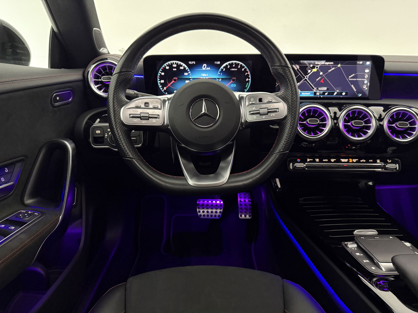 Mercedes-Benz CLA-Klasse Shooting brake 250 e AMG Night | SOH 97% | Pano | Sfeerverl. | Burmester | Virtual | Camera | Trekh. | Carplay | Adaptive Cruise