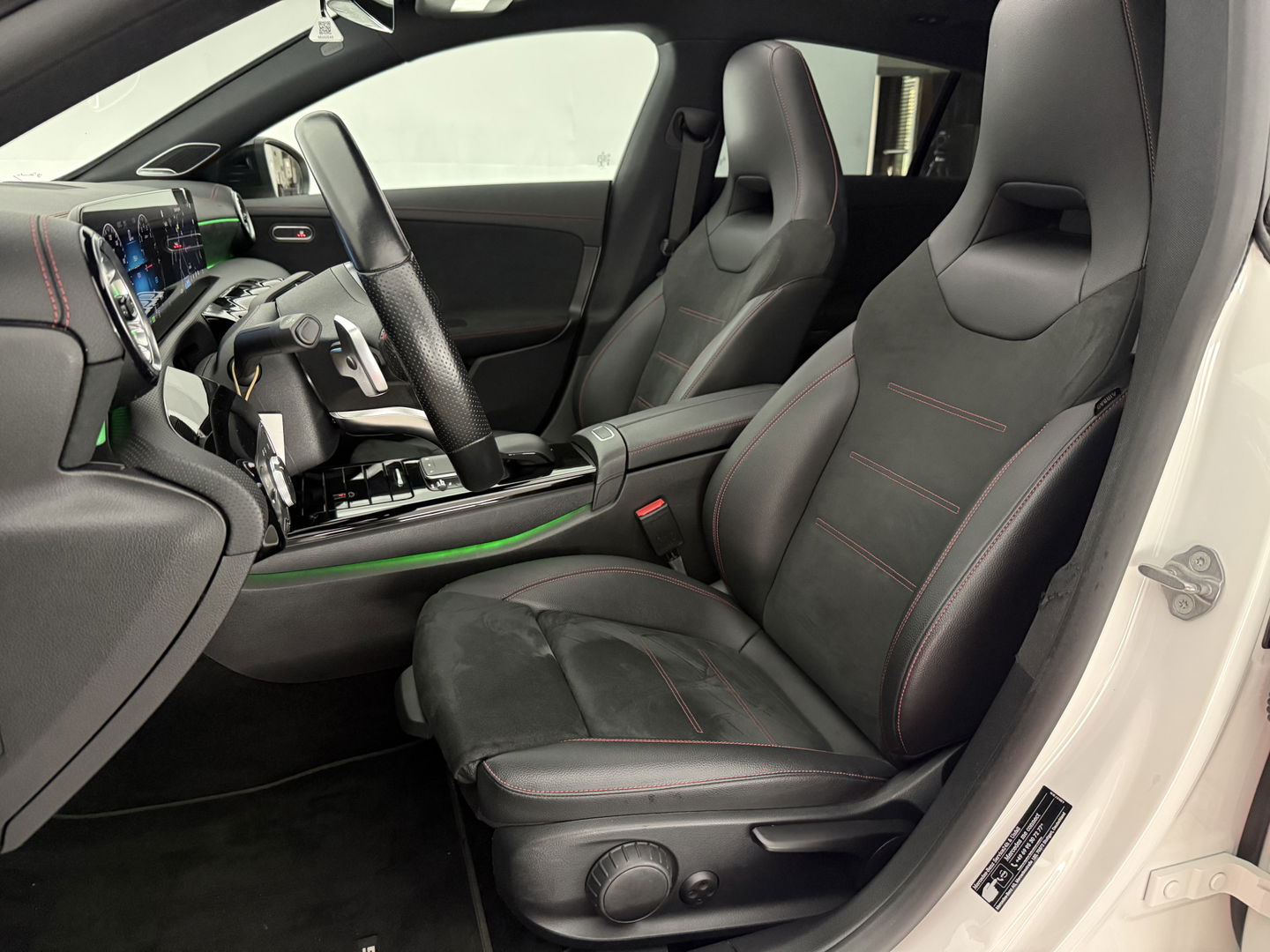 Mercedes-Benz CLA-Klasse Shooting brake 250 e AMG Night | SOH 97% | Pano | Sfeerverl. | Burmester | Virtual | Camera | Trekh. | Carplay | Adaptive Cruise