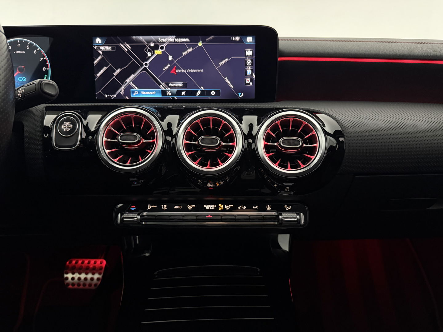 Mercedes-Benz CLA-Klasse Shooting brake 250 e AMG Night | SOH 97% | Pano | Sfeerverl. | Burmester | Virtual | Camera | Trekh. | Carplay | Adaptive Cruise